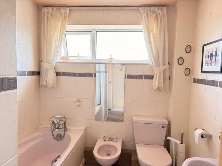 3 bedroom Detached house for sale in Fletchers Way, East Goscote, LE7