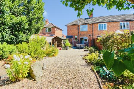 2 bedroom End of terrace house for sale in Gwendolin Avenue, Birstall, LE4