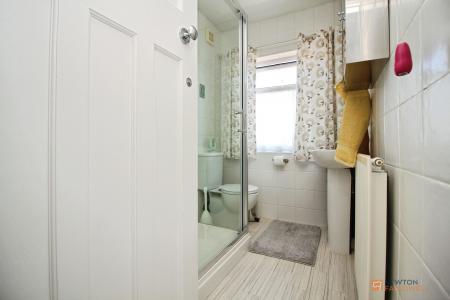 2 bedroom End of terrace house for sale in Gwendolin Avenue, Birstall, LE4
