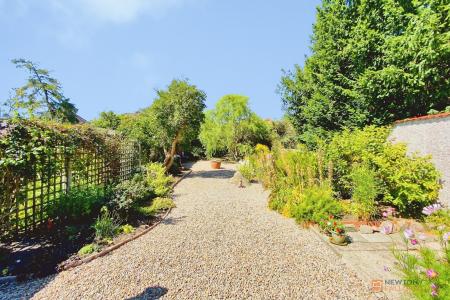 2 bedroom End of terrace house for sale in Gwendolin Avenue, Birstall, LE4