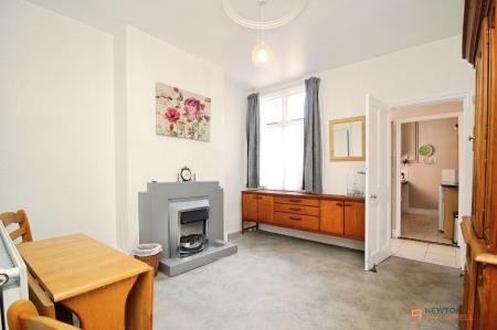 2 bedroom Terraced House for sale in Albert Street, Syston, LE7