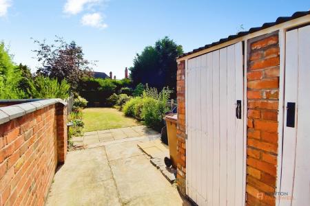 2 bedroom Terraced House for sale in Albert Street, Syston, LE7
