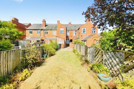 2 bedroom Terraced House for sale in Albert Street, Syston, LE7