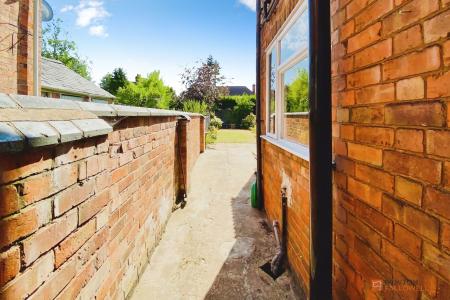 2 bedroom Terraced House for sale in Albert Street, Syston, LE7