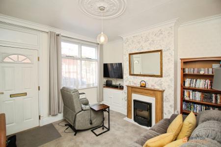 2 bedroom Terraced House for sale in Albert Street, Syston, LE7