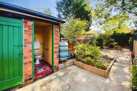 2 bedroom Terraced House for sale in Wellington Street, Syston, LE7