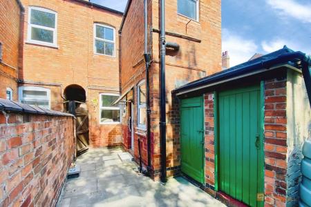2 bedroom Terraced House for sale in Wellington Street, Syston, LE7