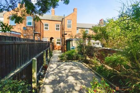 2 bedroom Terraced House for sale in Wellington Street, Syston, LE7
