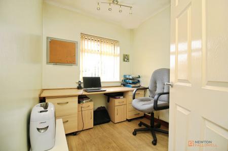 3 bedroom Semi-detached house for sale in The Ringway, Queniborough, LE7