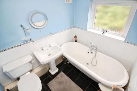 3 bedroom Semi-detached house for sale in The Ringway, Queniborough, LE7