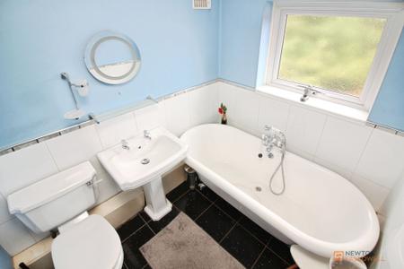 3 bedroom Semi-detached house for sale in The Ringway, Queniborough, LE7