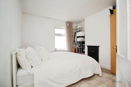 2 bedroom Terraced House for sale in Oxford Street, Syston, LE7