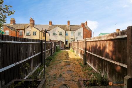 2 bedroom Terraced House for sale in Oxford Street, Syston, LE7
