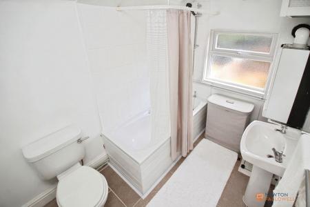 2 bedroom Terraced House for sale in Oxford Street, Syston, LE7