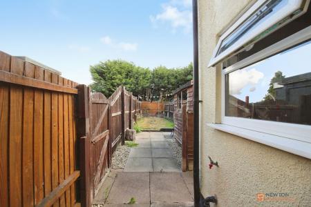 2 bedroom Terraced House for sale in Oxford Street, Syston, LE7