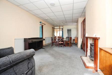 4 bedroom Semi-detached bungalow for sale in Mostyn Avenue, Syston, LE7