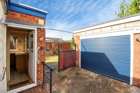 4 bedroom Semi-detached bungalow for sale in Mostyn Avenue, Syston, LE7