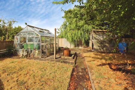 4 bedroom Semi-detached bungalow for sale in Mostyn Avenue, Syston, LE7