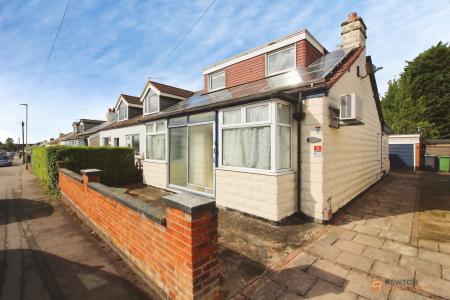4 bedroom Semi-detached bungalow for sale in Mostyn Avenue, Syston, LE7