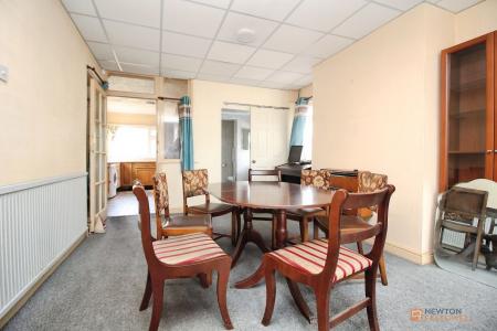 4 bedroom Semi-detached bungalow for sale in Mostyn Avenue, Syston, LE7