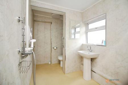 4 bedroom Semi-detached bungalow for sale in Mostyn Avenue, Syston, LE7