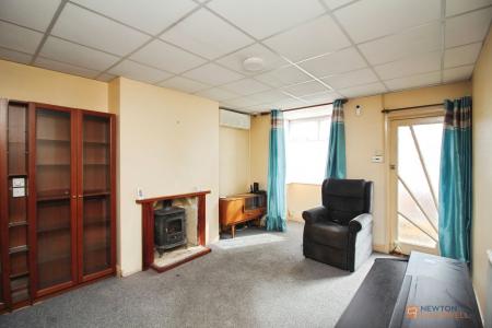 4 bedroom Semi-detached bungalow for sale in Mostyn Avenue, Syston, LE7