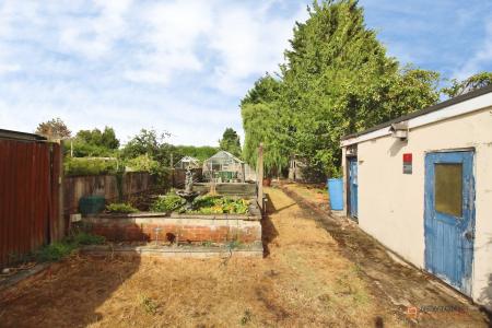 4 bedroom Semi-detached bungalow for sale in Mostyn Avenue, Syston, LE7