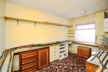 4 bedroom Semi-detached bungalow for sale in Mostyn Avenue, Syston, LE7