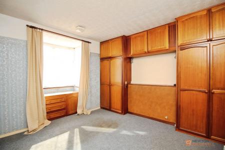 4 bedroom Semi-detached bungalow for sale in Mostyn Avenue, Syston, LE7