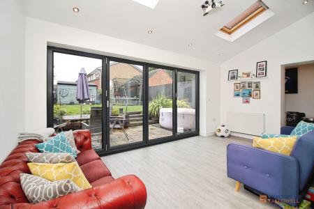 5 bedroom Detached house for sale in Goodes Lane, Syston, LE7