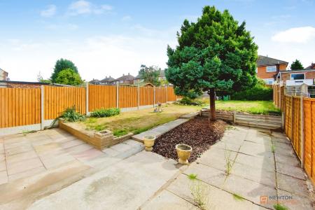 4 bedroom Semi-detached house for sale in Ferndale Road, Thurmaston, LE4
