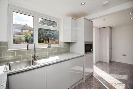 4 bedroom Semi-detached house for sale in Ferndale Road, Thurmaston, LE4