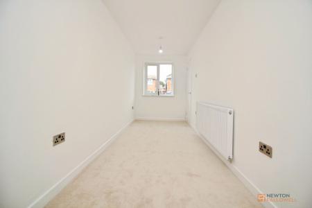 4 bedroom Semi-detached house for sale in Ferndale Road, Thurmaston, LE4