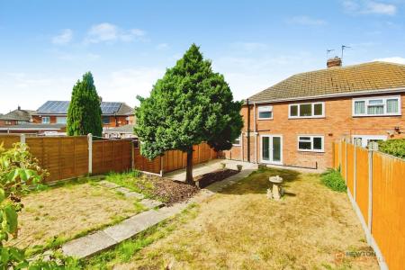 4 bedroom Semi-detached house for sale in Ferndale Road, Thurmaston, LE4