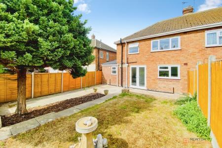 4 bedroom Semi-detached house for sale in Ferndale Road, Thurmaston, LE4