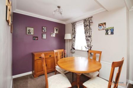 2 bedroom Flat for sale in Riverdale Close, Syston, LE7