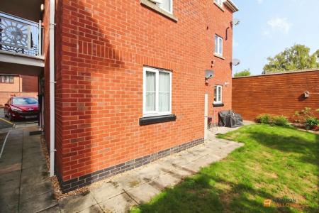 2 bedroom Flat for sale in Riverdale Close, Syston, LE7
