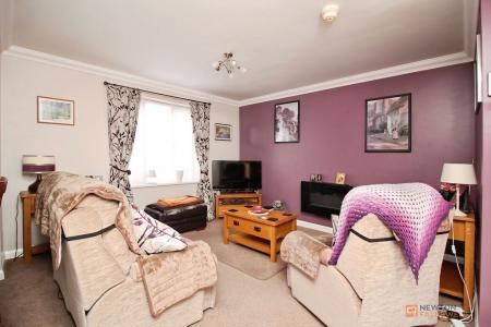 2 bedroom Flat for sale in Riverdale Close, Syston, LE7
