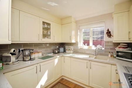2 bedroom Flat for sale in Riverdale Close, Syston, LE7