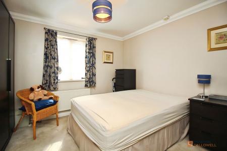 2 bedroom Flat for sale in Riverdale Close, Syston, LE7