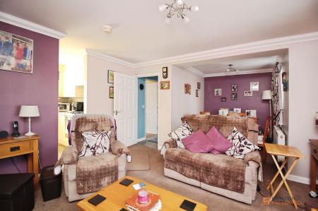 2 bedroom Flat for sale in Riverdale Close, Syston, LE7