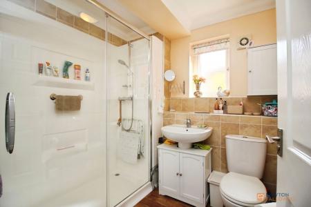 2 bedroom Flat for sale in Riverdale Close, Syston, LE7