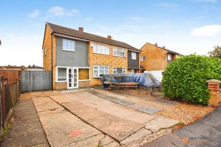 3 bedroom Semi-detached house for sale in Allington Drive, Birstall, LE4