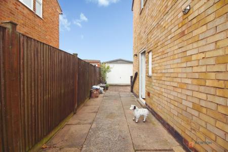 3 bedroom Semi-detached house for sale in Allington Drive, Birstall, LE4