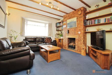4 bedroom Semi-detached house for sale in Verdale Avenue, Leicester, LE4