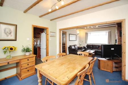 4 bedroom Semi-detached house for sale in Verdale Avenue, Leicester, LE4