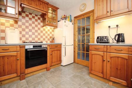 4 bedroom Semi-detached house for sale in Verdale Avenue, Leicester, LE4