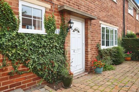 3 bedroom Semi-detached house for sale in Paske Avenue, Gaddesby, LE7