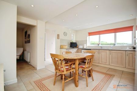 3 bedroom Semi-detached house for sale in Paske Avenue, Gaddesby, LE7