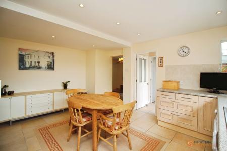 3 bedroom Semi-detached house for sale in Paske Avenue, Gaddesby, LE7